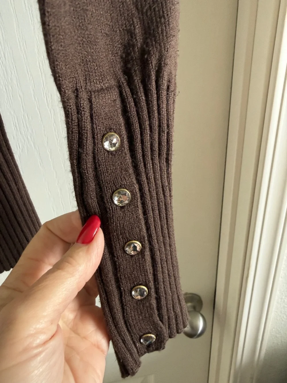 101-B. GUESS Chocolate Brown Off-the-Shoulder Zip Ribbed Sweater. Size M - Picture 5 of 7